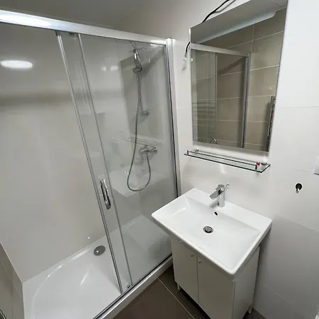 Bright & Cosy 1-bedroom With Balcony * Prága