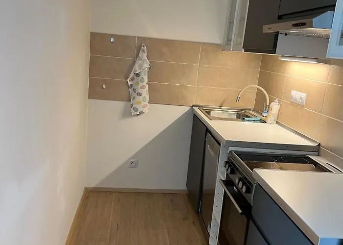 Bright & Cosy 1-bedroom With Balcony Daire *