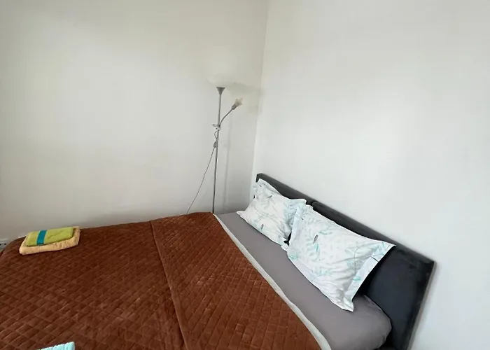 Bright & Cosy 1-bedroom With Balcony Prag
