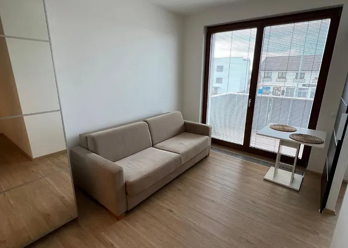 Daire Bright & Cosy 1-bedroom With Balcony Prag
