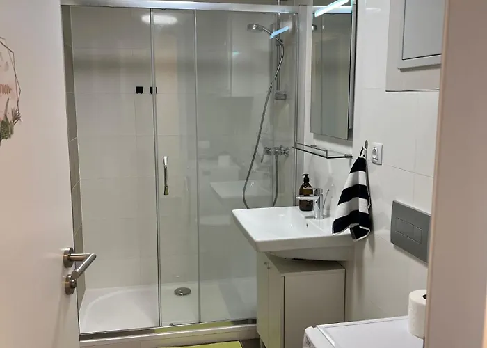 Bright & Cosy 1-bedroom With Balcony