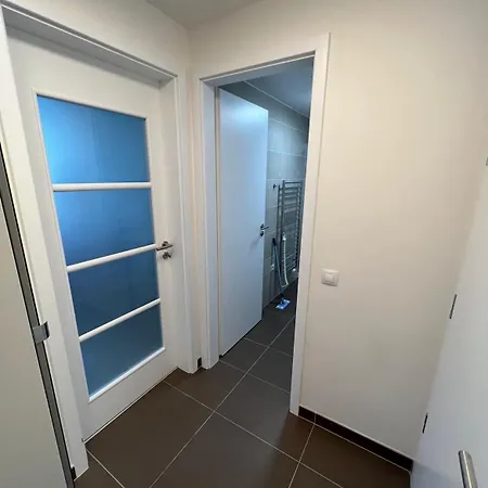 Lägenhet Bright & Cosy 1-bedroom With Balcony