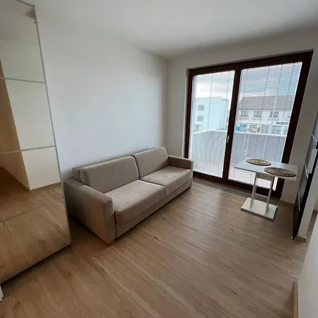 Lägenhet Bright & Cosy 1-bedroom With Balcony Prag
