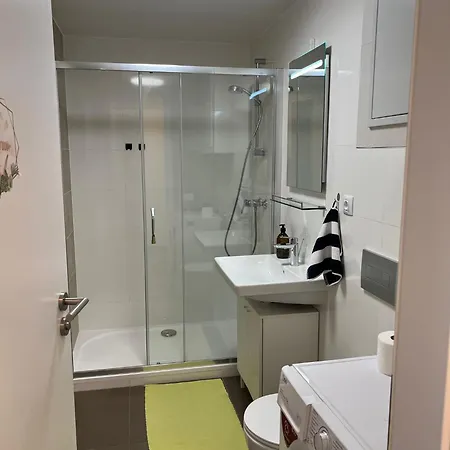 Bright & Cosy 1-bedroom With Balcony
