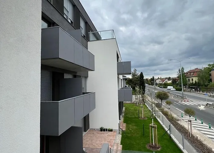 Bright & Cosy 1-bedroom With Balcony