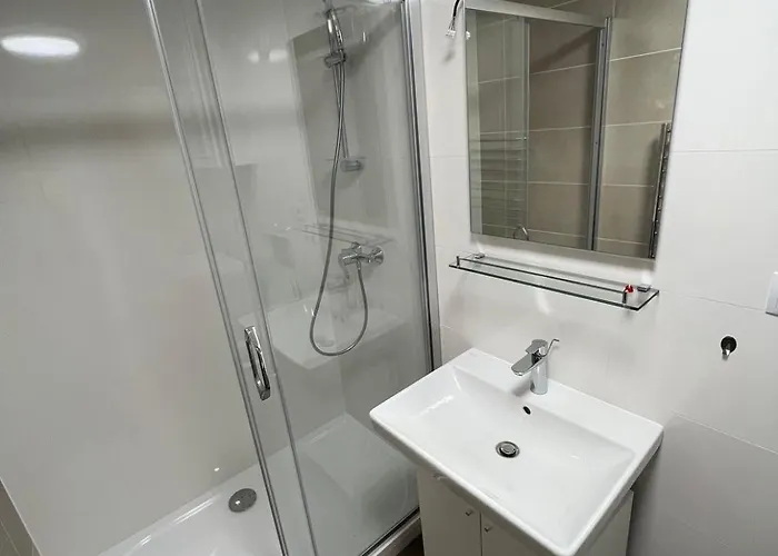 Bright & Cosy 1-bedroom With Balcony * 프라하